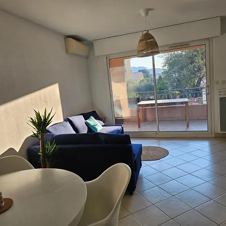 T2 Neuf Et Calme Au Coeur De Avec Terrasse Et Box Apartment