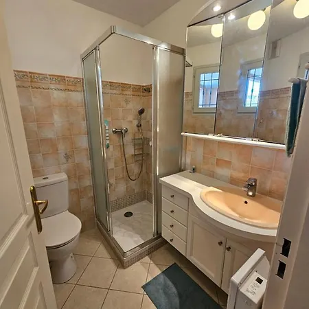 T2 Neuf Et Calme Au Coeur De Avec Terrasse Et Box Apartment Sanary-sur-Mer